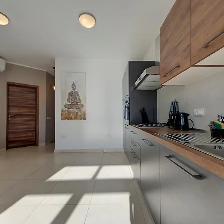 Duplex 2br Penthouse With Balcony, Rooftop & Views By 360 Estates Apartment