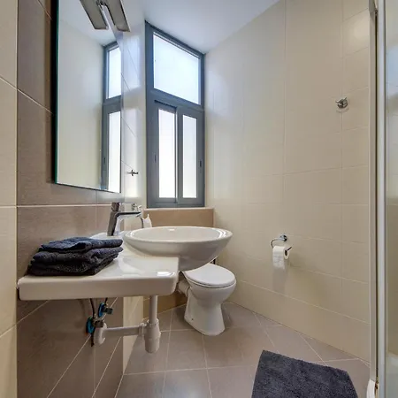 公寓 Duplex 2br Penthouse With Balcony, Rooftop & Views By 360 Estates