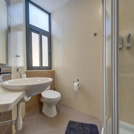 Duplex 2br Penthouse With Balcony, Rooftop & Views By 360 Estates *