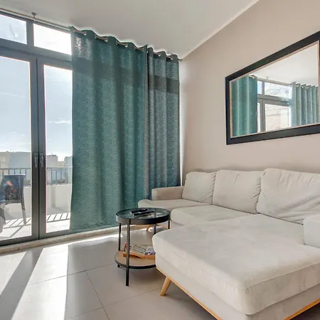 Duplex 2br Penthouse With Balcony, Rooftop & Views By 360 Estates موستا