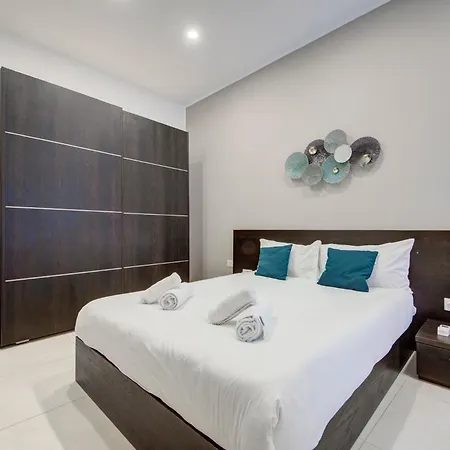 Duplex 2br Penthouse With Balcony, Rooftop & Views By 360 Estates * 莫斯塔