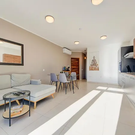 Duplex 2br Penthouse With Balcony, Rooftop & Views By 360 Estates 公寓