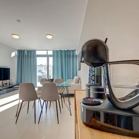 Duplex 2br Penthouse With Balcony, Rooftop & Views By 360 Estates موستا