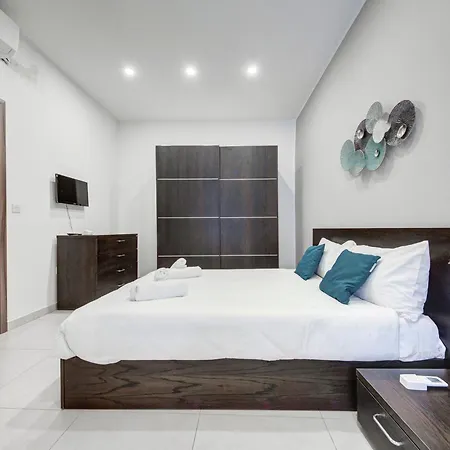 Duplex 2br Penthouse With Balcony, Rooftop & Views By 360 Estates *