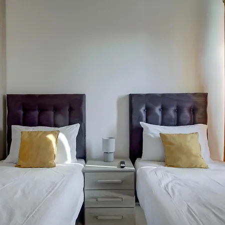 Duplex 2br Penthouse With Balcony, Rooftop & Views By 360 Estates