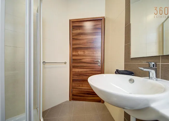 Duplex 2br Penthouse With Balcony, Rooftop & Views By 360 Estates *