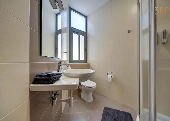 아파트 Duplex 2br Penthouse With Balcony, Rooftop & Views By 360 Estates