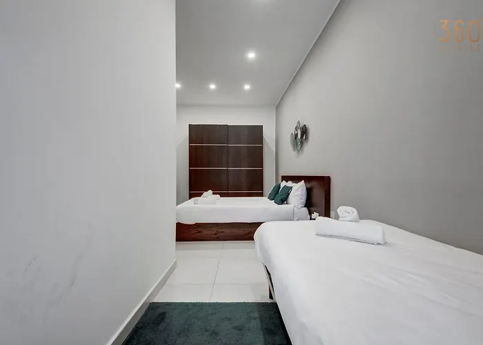 아파트 Duplex 2br Penthouse With Balcony, Rooftop & Views By 360 Estates