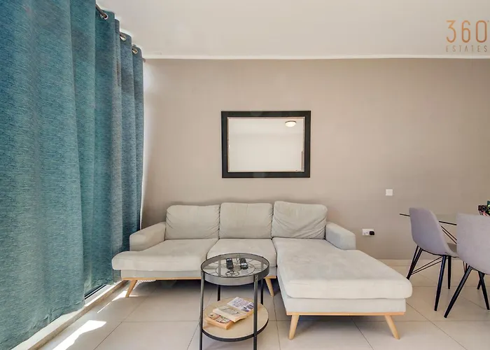 Duplex 2br Penthouse With Balcony, Rooftop & Views By 360 Estates 아파트 모스타