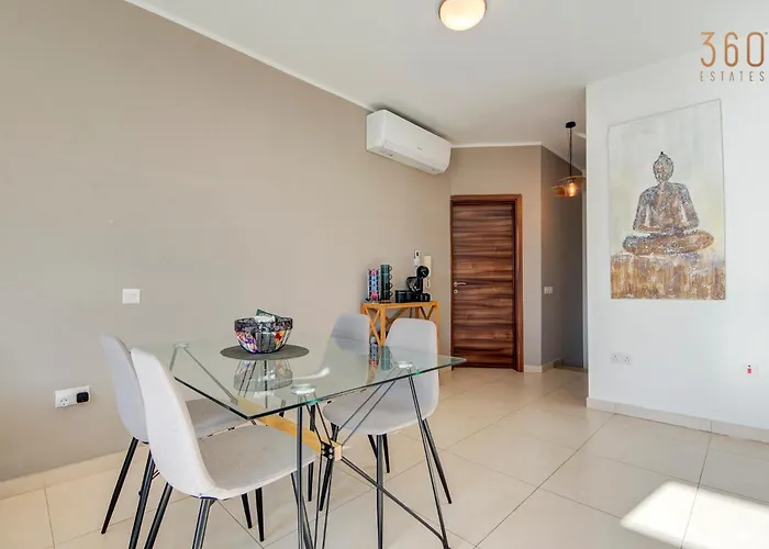 Duplex 2br Penthouse With Balcony, Rooftop & Views By 360 Estates *