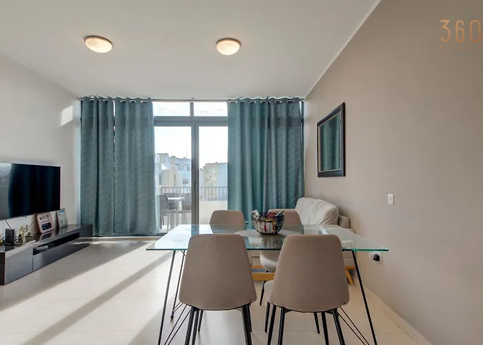Duplex 2br Penthouse With Balcony, Rooftop & Views By 360 Estates 아파트 *