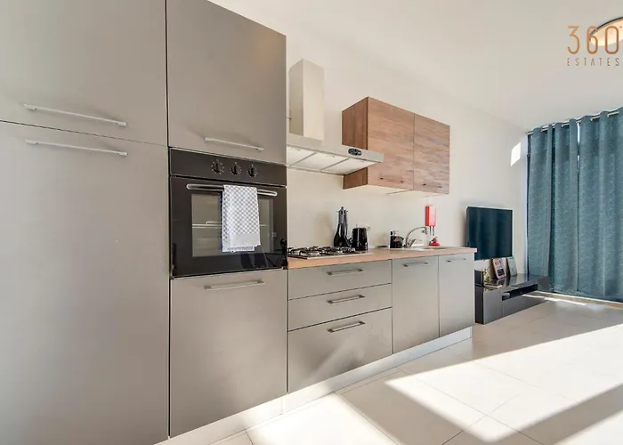 Duplex 2br Penthouse With Balcony, Rooftop & Views By 360 Estates *