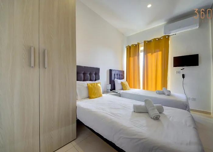 Duplex 2br Penthouse With Balcony, Rooftop & Views By 360 Estates 아파트 *