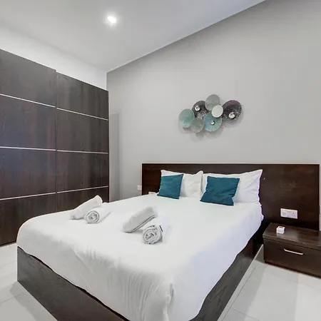 Duplex 2br Penthouse With Balcony, Rooftop & Views By 360 Estates Mosta