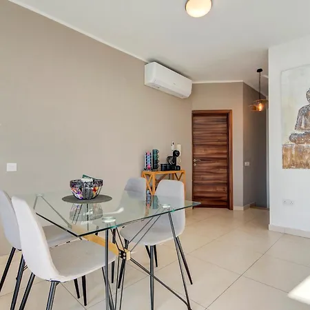 Duplex 2br Penthouse With Balcony, Rooftop & Views By 360 Estates *