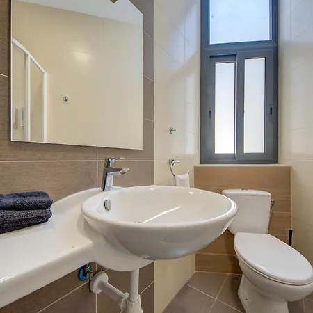 Duplex 2br Penthouse With Balcony, Rooftop & Views By 360 Estates * Mosta