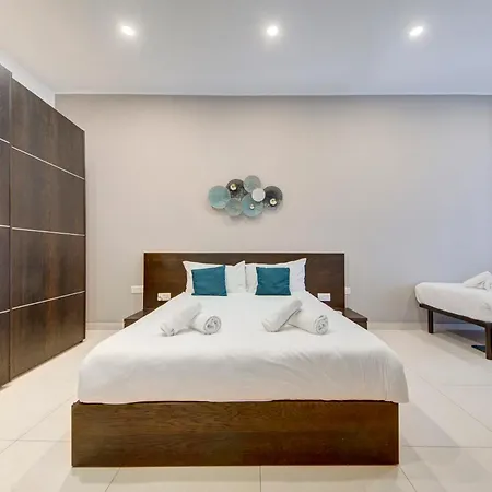 Duplex 2br Penthouse With Balcony, Rooftop & Views By 360 Estates Appartement Mosta