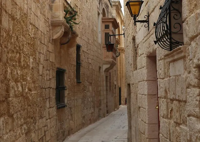 Duplex 2br Penthouse With Balcony, Rooftop & Views By 360 Estates Mosta