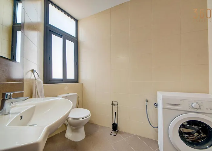 Duplex 2br Penthouse With Balcony, Rooftop & Views By 360 Estates