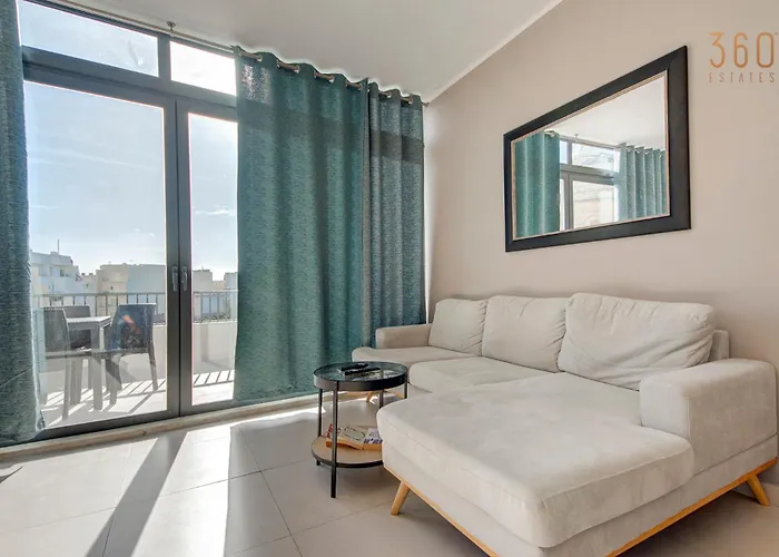Duplex 2br Penthouse With Balcony, Rooftop & Views By 360 Estates Mosta