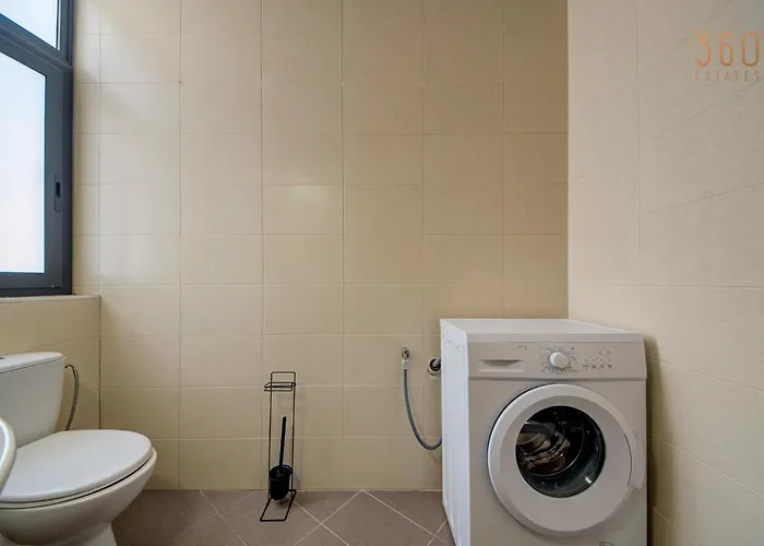 Duplex 2br Penthouse With Balcony, Rooftop & Views By 360 Estates *