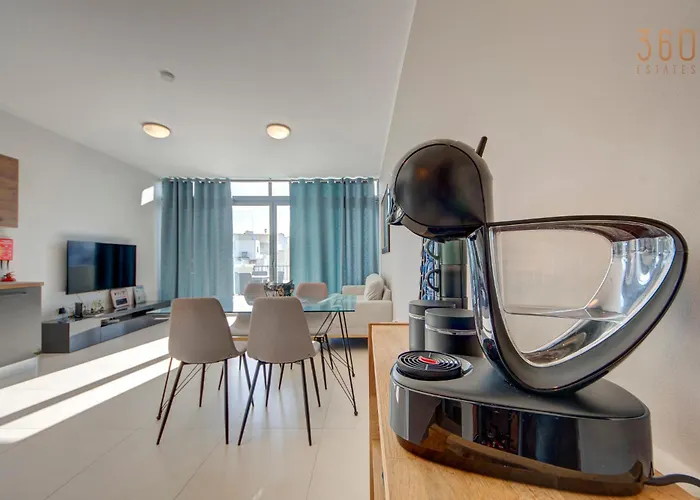 Duplex 2br Penthouse With Balcony, Rooftop & Views By 360 Estates Mosta