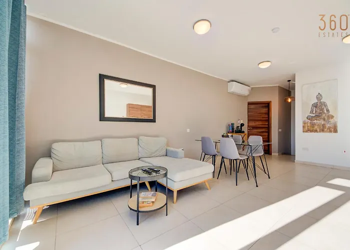 Apartament Duplex 2br Penthouse With Balcony, Rooftop & Views By 360 Estates Mosta